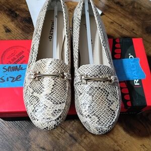 Rialto Women's Snakeskin Pattern Loafers - Cream